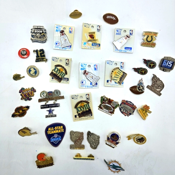 Lot of 35 NFL Football Lapel Pins Super Bowl Seahawks Titans Dolphins Gold VTG - Picture 1 of 12